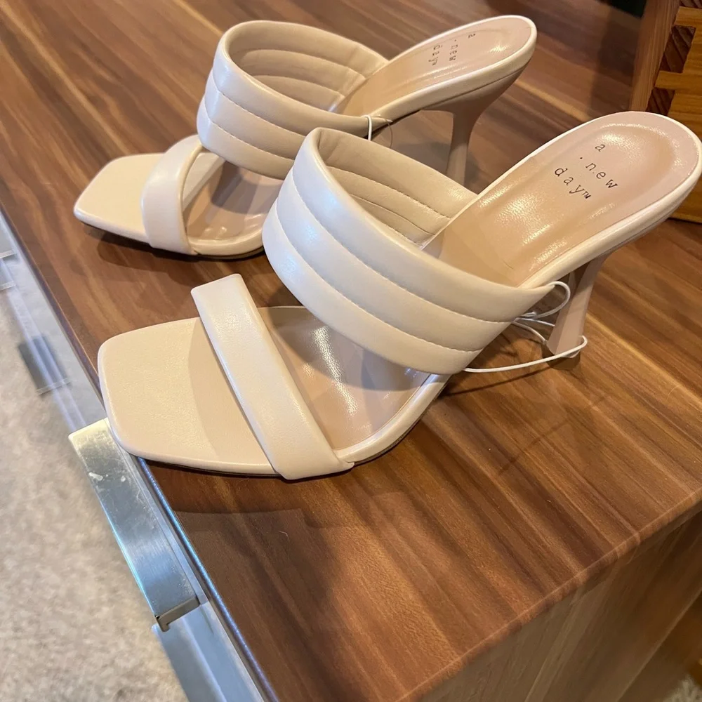 New Target Brand heals - Picture 1 of 4